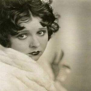 Helen Kane ดาวน์โหลดและฟังเพลงฮิตจาก Helen Kane