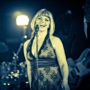 Rebecca Shiochet ดาวน์โหลดและฟังเพลงฮิตจาก Rebecca Shiochet