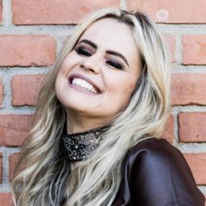 Anayle Sullivan ดาวน์โหลดและฟังเพลงฮิตจาก Anayle Sullivan