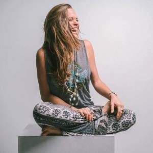 Bonnie Bishop ดาวน์โหลดและฟังเพลงฮิตจาก Bonnie Bishop