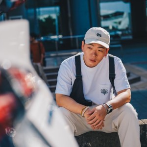 老莫 ดาวน์โหลดและฟังเพลงฮิตจาก 老莫