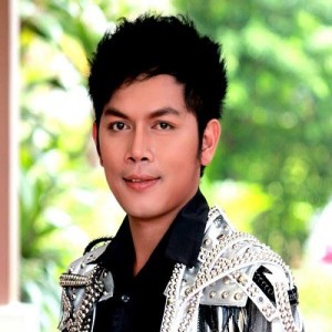 หนึ่ง รุ่งทิวา ดาวน์โหลดและฟังเพลงฮิตจาก หนึ่ง รุ่งทิวา