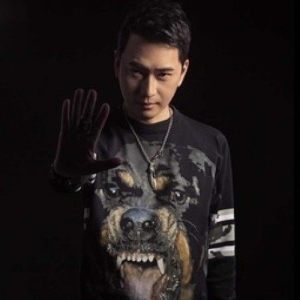 Calvin Z ดาวน์โหลดและฟังเพลงฮิตจาก Calvin Z
