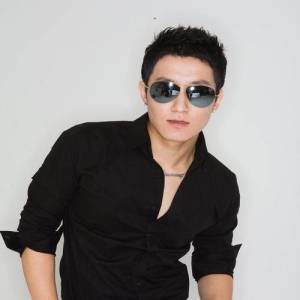 진웅 ดาวน์โหลดและฟังเพลงฮิตจาก 진웅