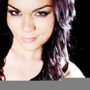 Nikki Kavanagh ดาวน์โหลดและฟังเพลงฮิตจาก Nikki Kavanagh