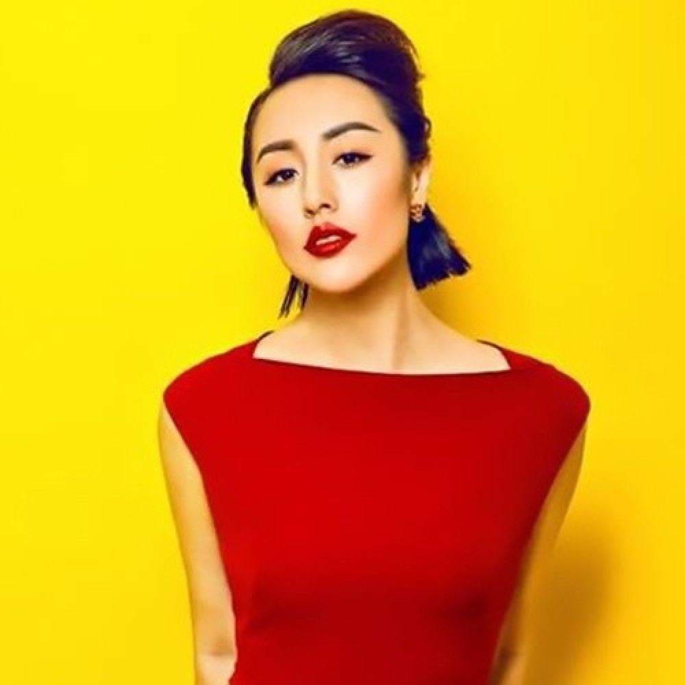 胡龄月