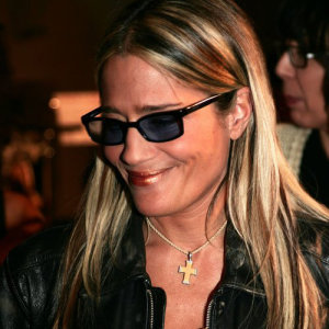 Heather Parisi ดาวน์โหลดและฟังเพลงฮิตจาก Heather Parisi