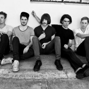 Jenny Broke the Window ดาวน์โหลดและฟังเพลงฮิตจาก Jenny Broke the Window