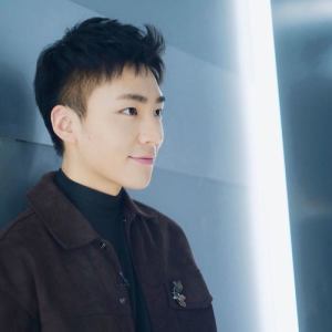董攀 ดาวน์โหลดและฟังเพลงฮิตจาก 董攀