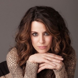 Alanna Ubach ดาวน์โหลดและฟังเพลงฮิตจาก Alanna Ubach