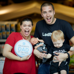 LadBaby ดาวน์โหลดและฟังเพลงฮิตจาก LadBaby