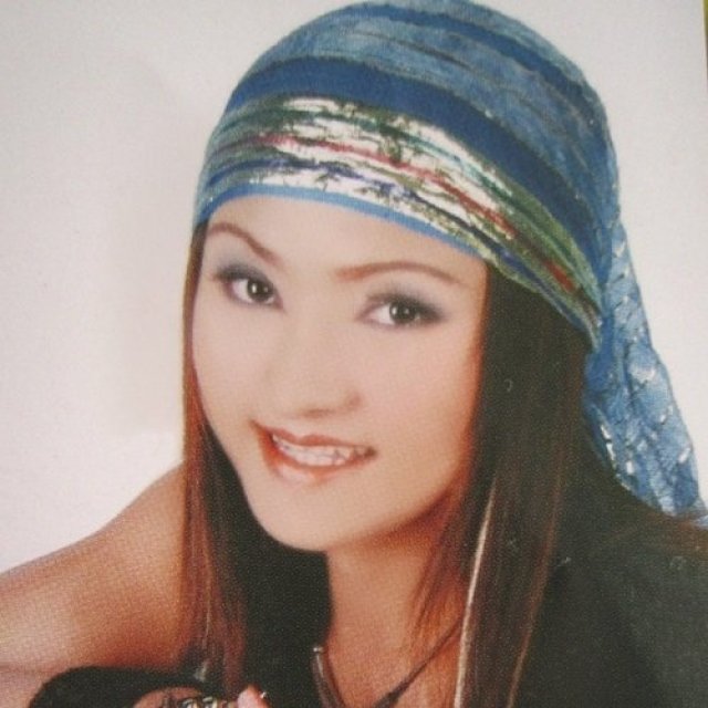 มยุรา ฟ้าสีทอง