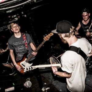 Rising Anger ดาวน์โหลดและฟังเพลงฮิตจาก Rising Anger