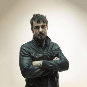 Adam Gontier ดาวน์โหลดและฟังเพลงฮิตจาก Adam Gontier