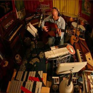 Bobby Johnston ดาวน์โหลดและฟังเพลงฮิตจาก Bobby Johnston