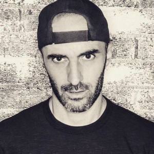 Martin Ikin ดาวน์โหลดและฟังเพลงฮิตจาก Martin Ikin