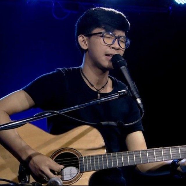 บอส ธีรพงษ์