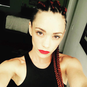 J Sutta ดาวน์โหลดและฟังเพลงฮิตจาก J Sutta