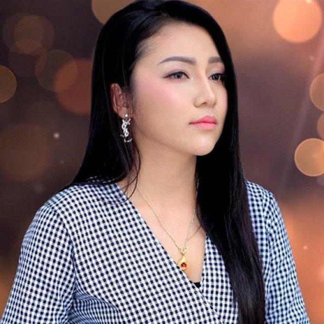 เอ๋ พัชรพร