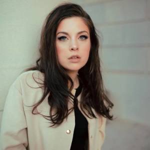 Kinnie Lane ดาวน์โหลดและฟังเพลงฮิตจาก Kinnie Lane