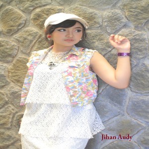 Listen to Dengarlah Bintang Hatiku song with lyrics from Jihan Audy