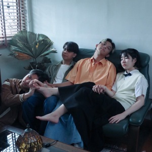 ดาวน์โหลดและฟังเพลง It's you พร้อมเนื้อเพลงจาก Jaritz