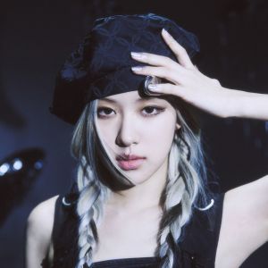 ROSÉ ดาวน์โหลดและฟังเพลงฮิตจาก ROSÉ